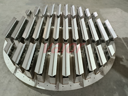 Pre-assembly of a big size trough type gas liquid distributor.