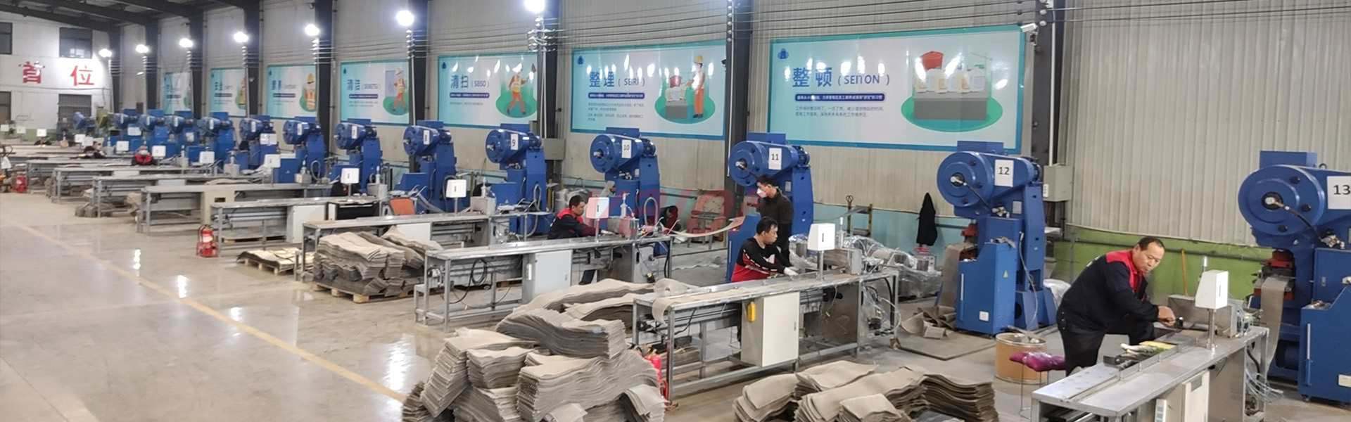 A dozen or so units of punching machines are working in Wojun Plant.